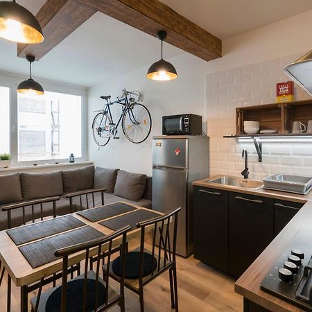Stylish Centrally Located 1Br Apartment With Parking Pozsony Kültér fotó