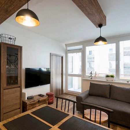 Stylish Centrally Located 1Br Apartment With Parking Pozsony Kültér fotó