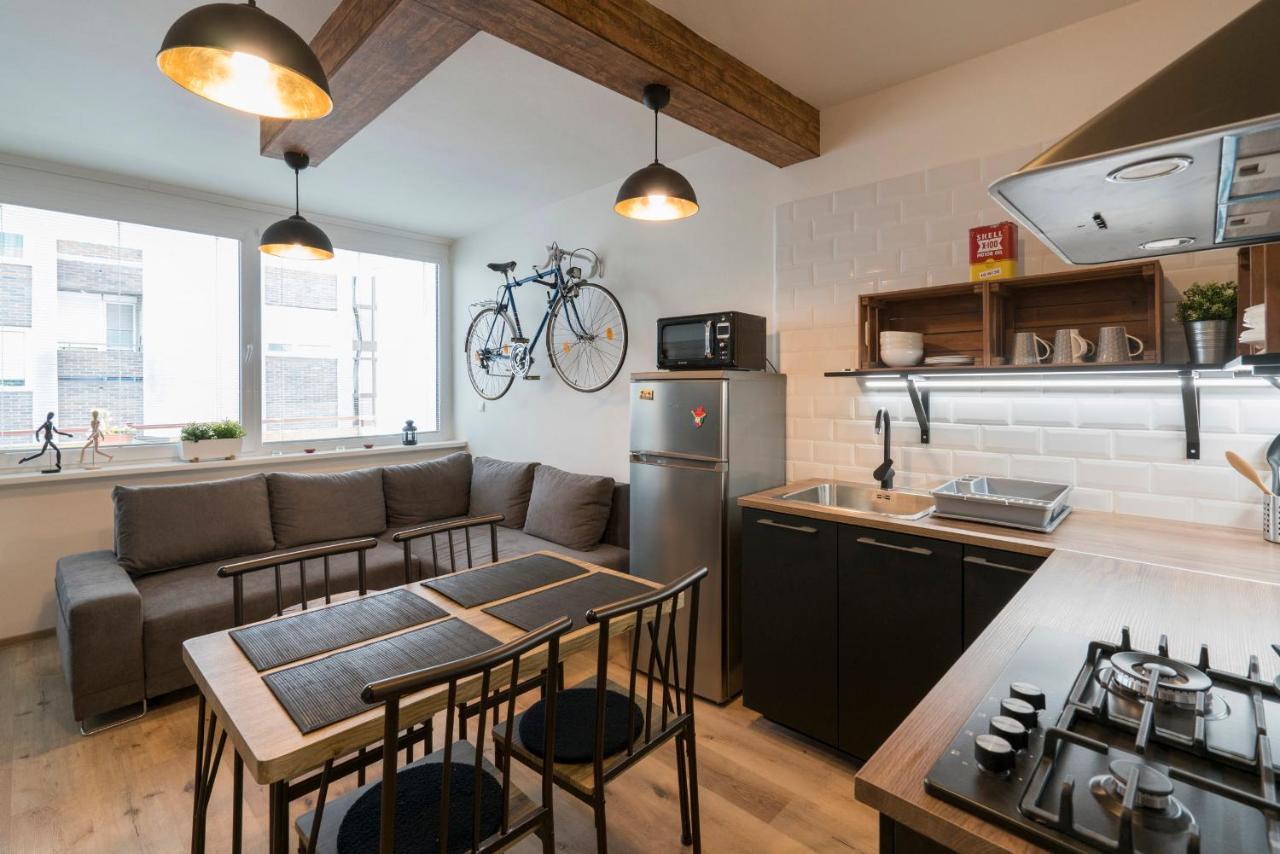 Stylish Centrally Located 1Br Apartment With Parking Pozsony Kültér fotó