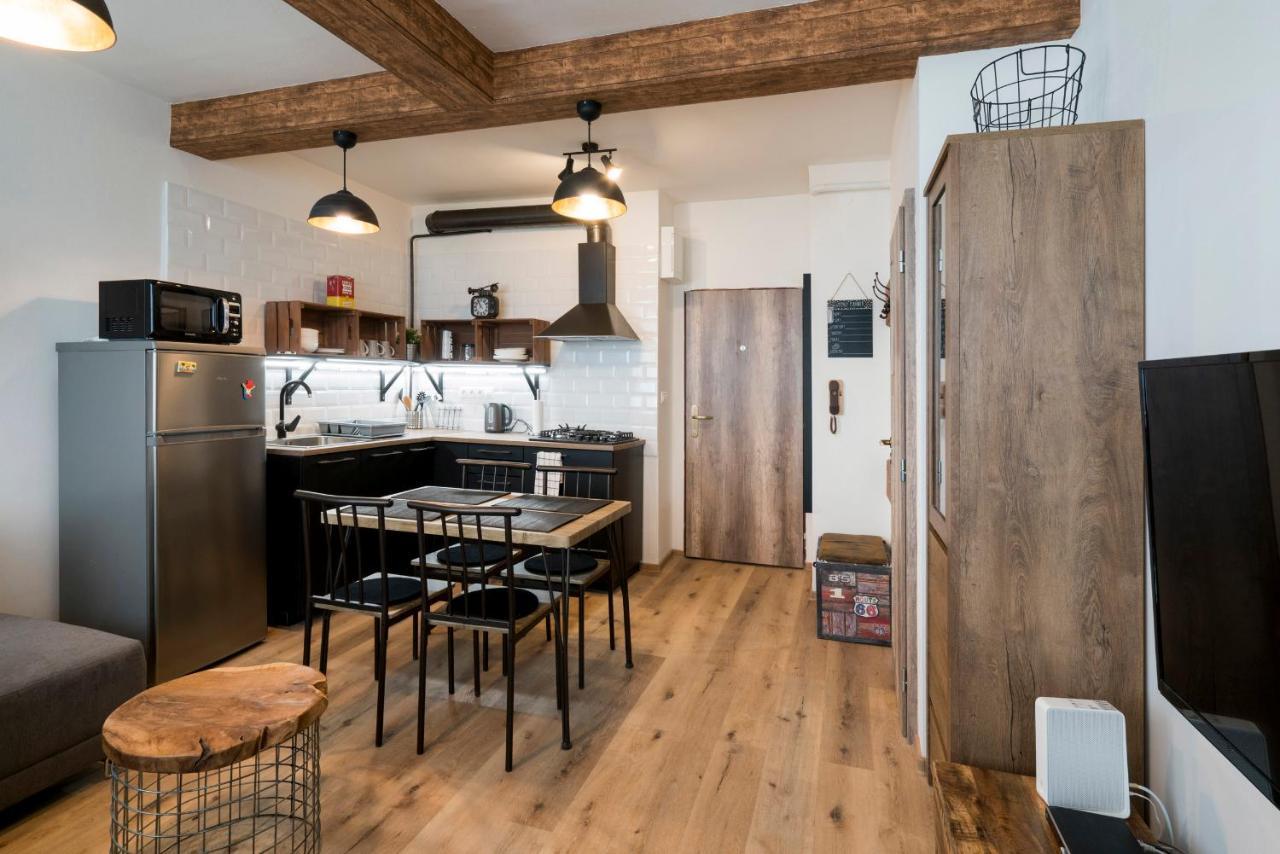 Stylish Centrally Located 1Br Apartment With Parking Pozsony Kültér fotó