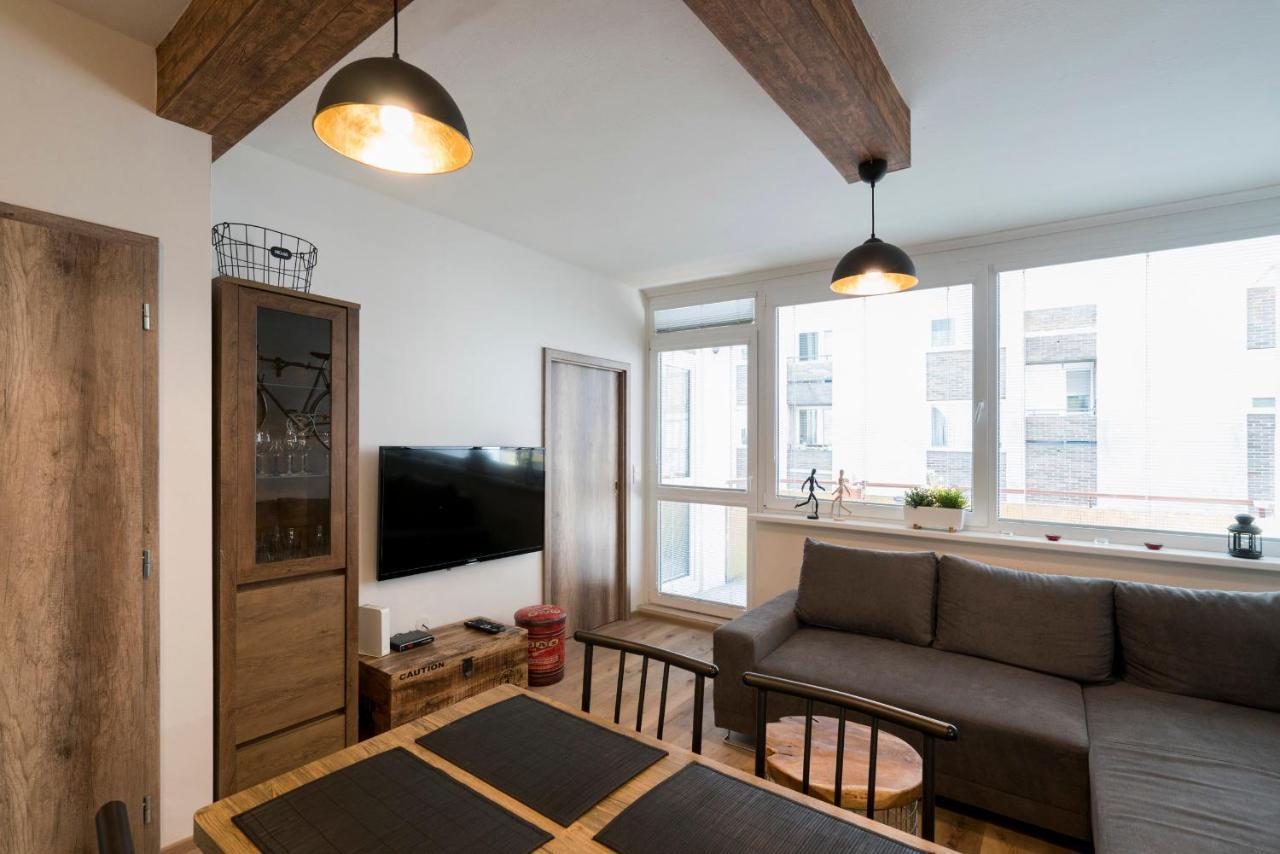 Stylish Centrally Located 1Br Apartment With Parking Pozsony Kültér fotó