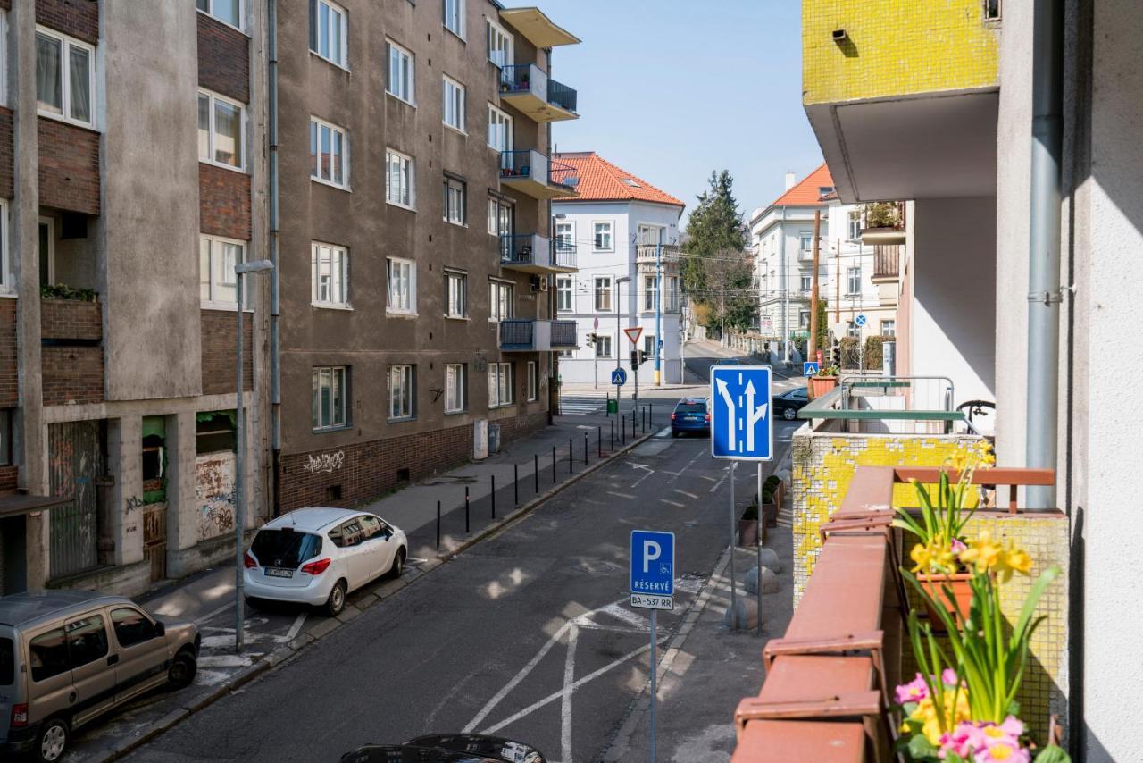 Stylish Centrally Located 1Br Apartment With Parking Pozsony Kültér fotó