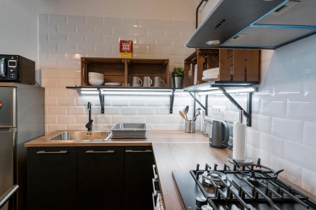 Stylish Centrally Located 1Br Apartment With Parking Pozsony Kültér fotó
