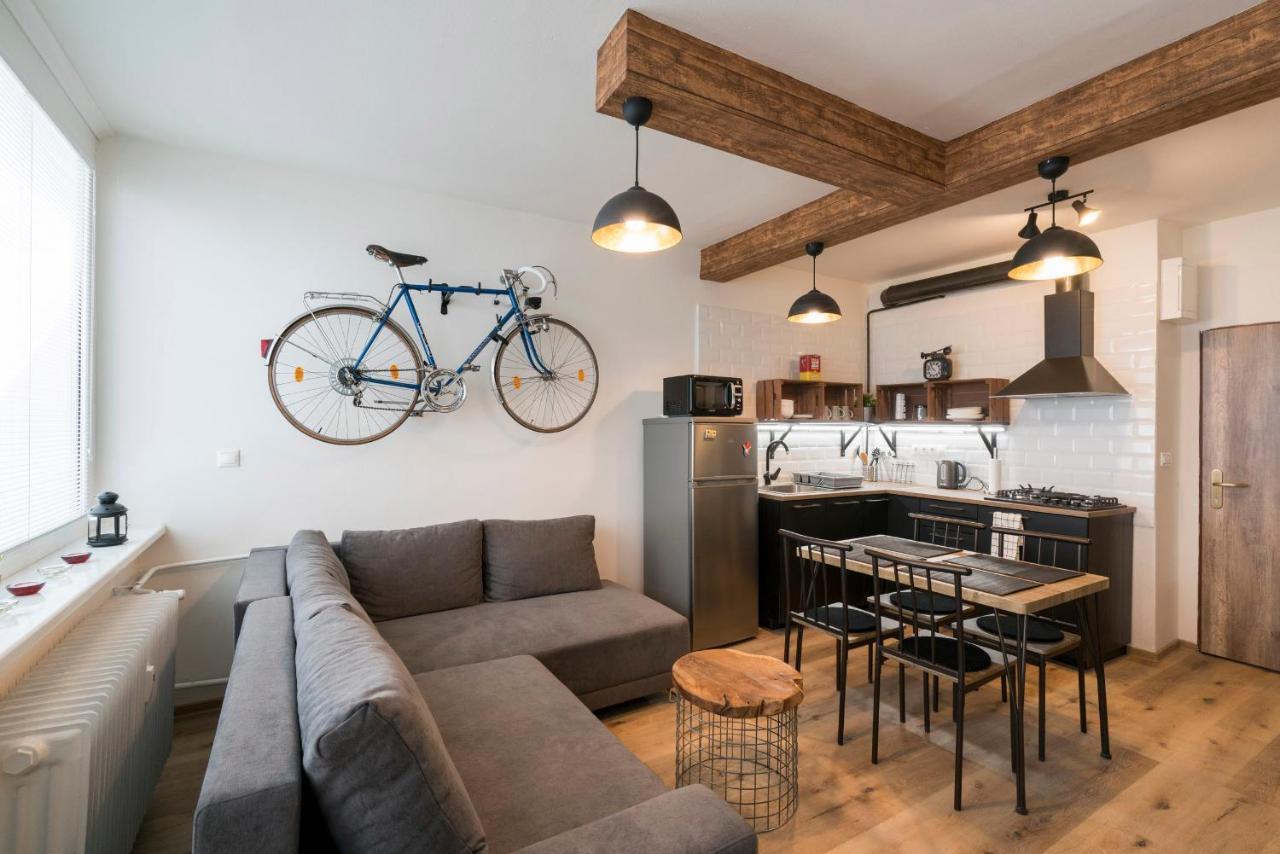 Stylish Centrally Located 1Br Apartment With Parking Pozsony Kültér fotó